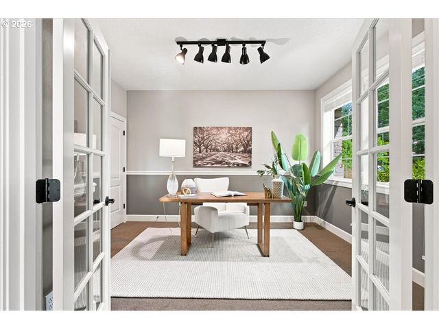 1388 ROSEMONT Rd, West Linn, OR 97068