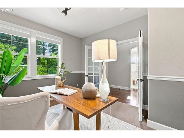 1388 ROSEMONT Rd, West Linn, OR 97068