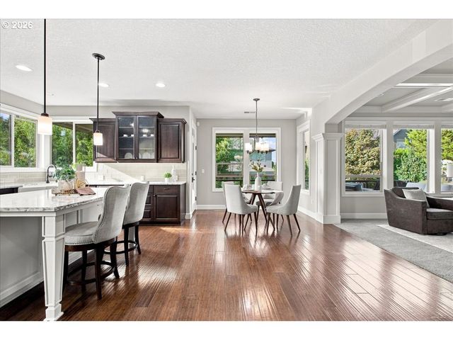 1388 ROSEMONT Rd, West Linn, OR 97068