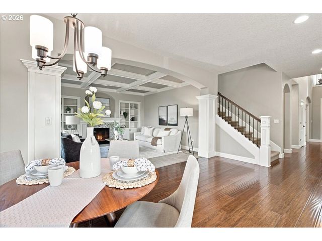 1388 ROSEMONT Rd, West Linn, OR 97068