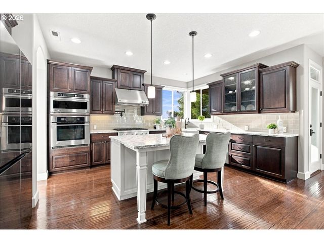 1388 ROSEMONT Rd, West Linn, OR 97068