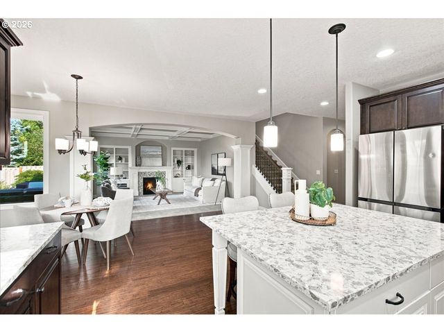 1388 ROSEMONT Rd, West Linn, OR 97068