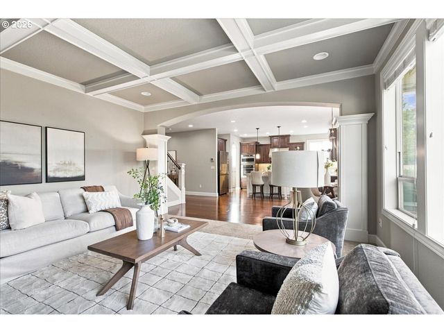 1388 ROSEMONT Rd, West Linn, OR 97068