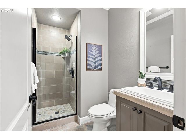 1388 ROSEMONT Rd, West Linn, OR 97068