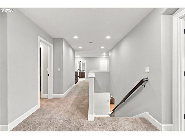 1388 ROSEMONT Rd, West Linn, OR 97068