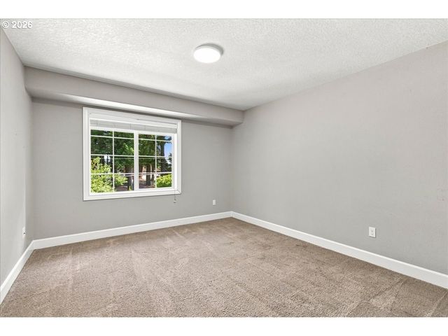 1388 ROSEMONT Rd, West Linn, OR 97068