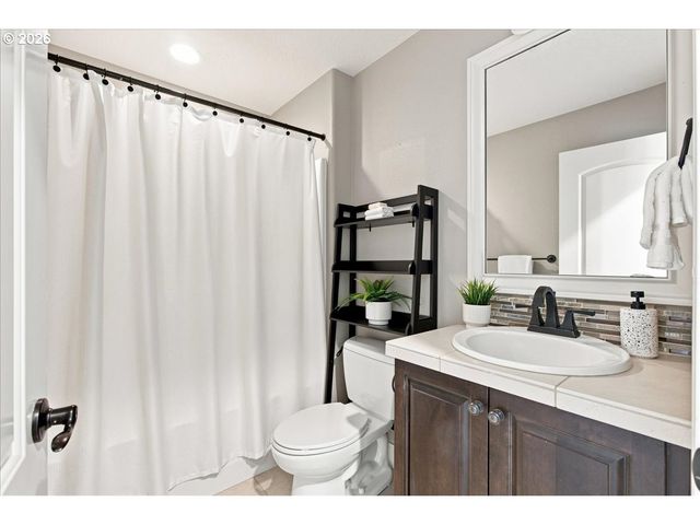 1388 ROSEMONT Rd, West Linn, OR 97068