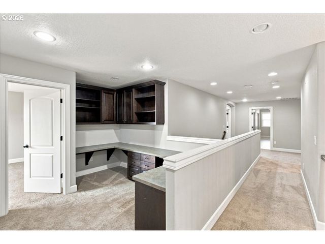 1388 ROSEMONT Rd, West Linn, OR 97068