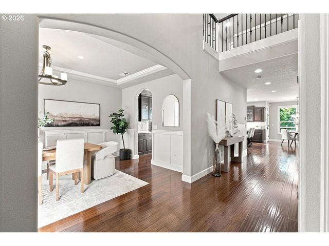 1388 ROSEMONT Rd, West Linn, OR 97068