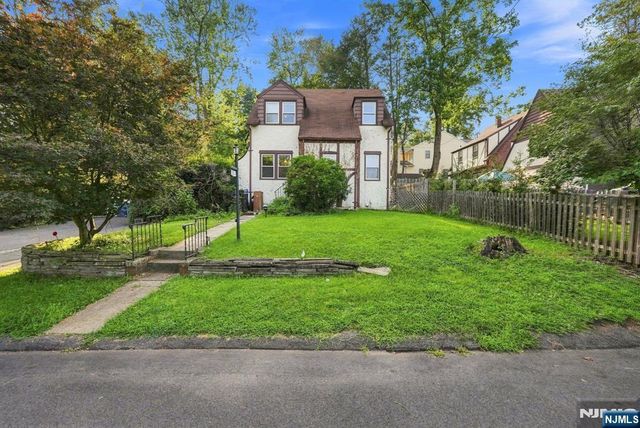 43 Esmond Place, Tenafly, NJ 07670