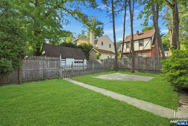 43 Esmond Place, Tenafly, NJ 07670