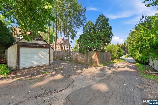 43 Esmond Place, Tenafly, NJ 07670