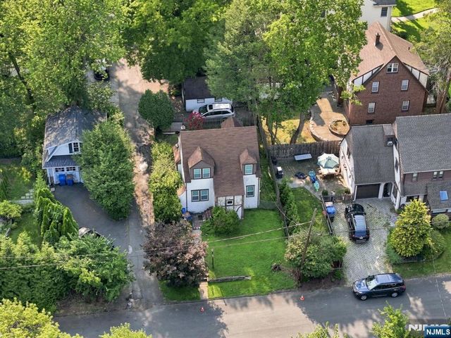 43 Esmond Place, Tenafly, NJ 07670