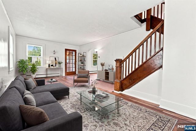 43 Esmond Place, Tenafly, NJ 07670