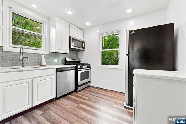 43 Esmond Place, Tenafly, NJ 07670