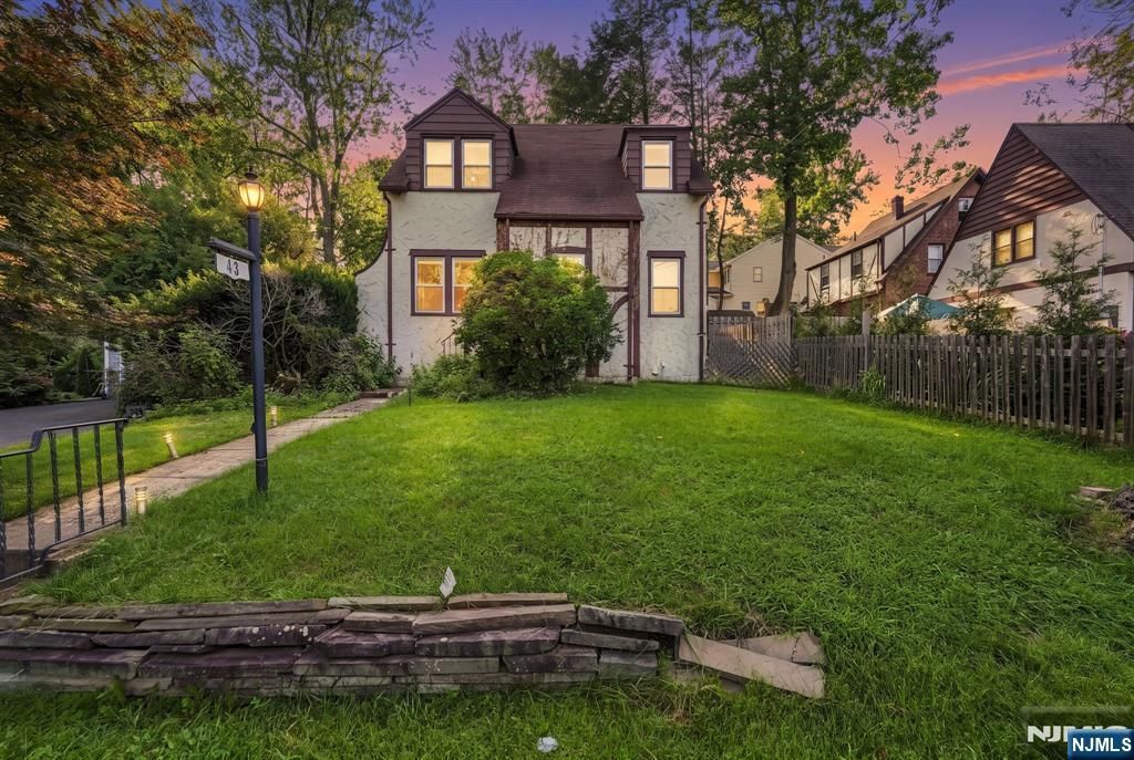 43 Esmond Place, Tenafly, NJ 07670