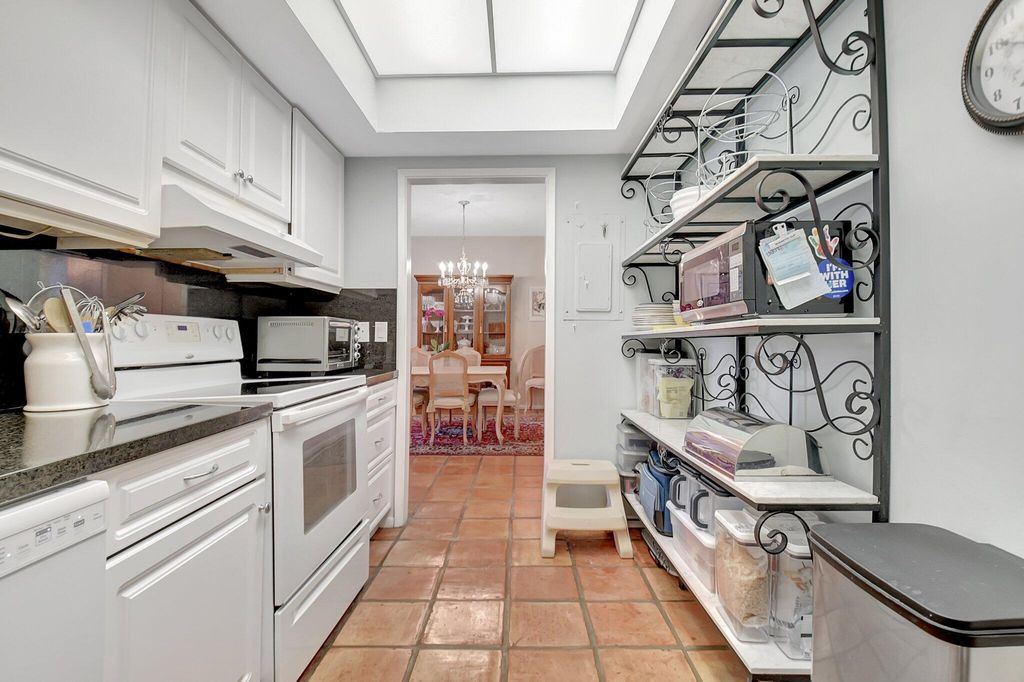 Image 17 of property listing at 3230 S Ocean Boulevard C105, Palm Beach, FL 33480