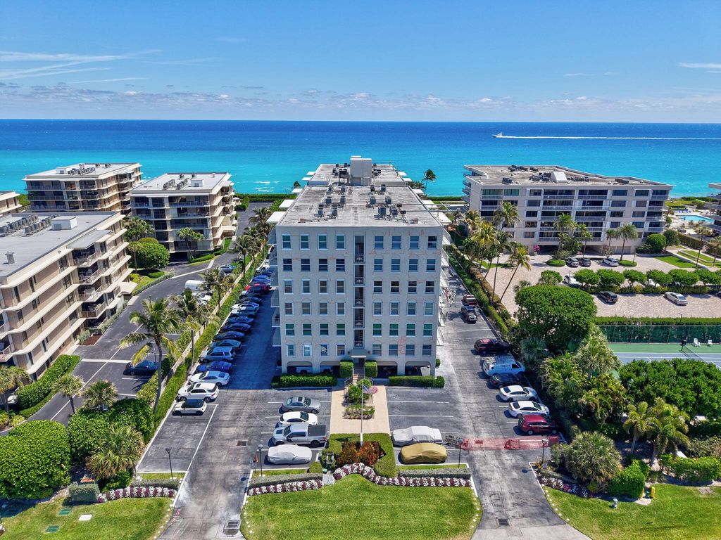 Image 2 of property listing at 3230 S Ocean Boulevard C105, Palm Beach, FL 33480