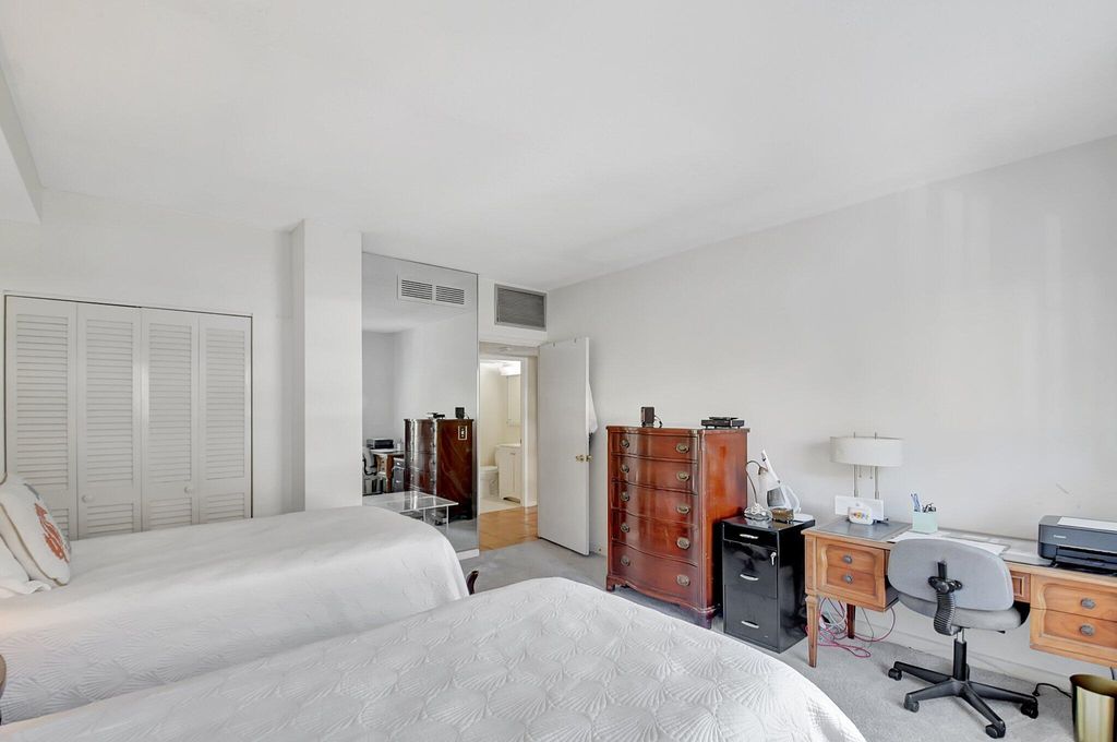 Image 20 of property listing at 3230 S Ocean Boulevard C105, Palm Beach, FL 33480