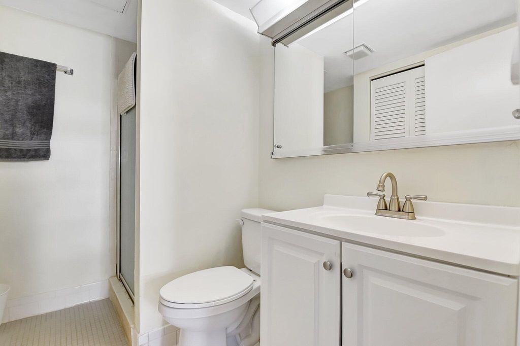 Image 21 of property listing at 3230 S Ocean Boulevard C105, Palm Beach, FL 33480