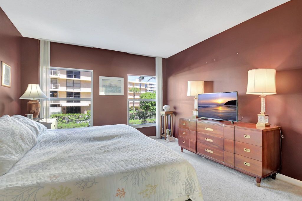 Image 26 of property listing at 3230 S Ocean Boulevard C105, Palm Beach, FL 33480