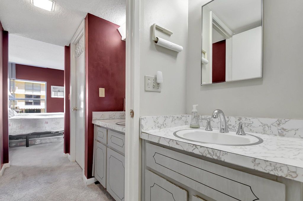 Image 28 of property listing at 3230 S Ocean Boulevard C105, Palm Beach, FL 33480