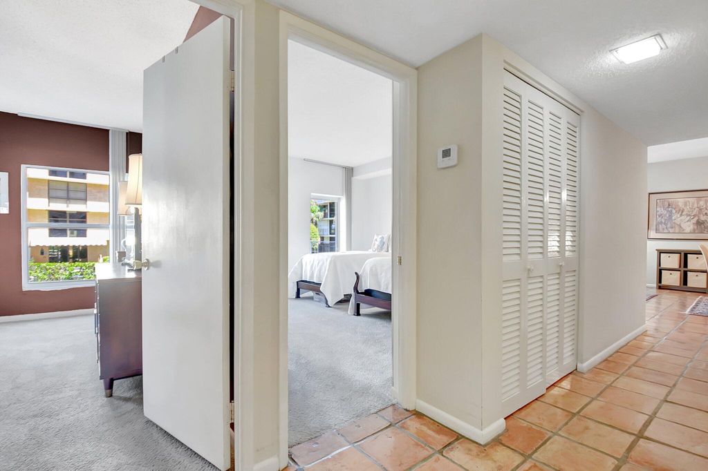 Image 30 of property listing at 3230 S Ocean Boulevard C105, Palm Beach, FL 33480