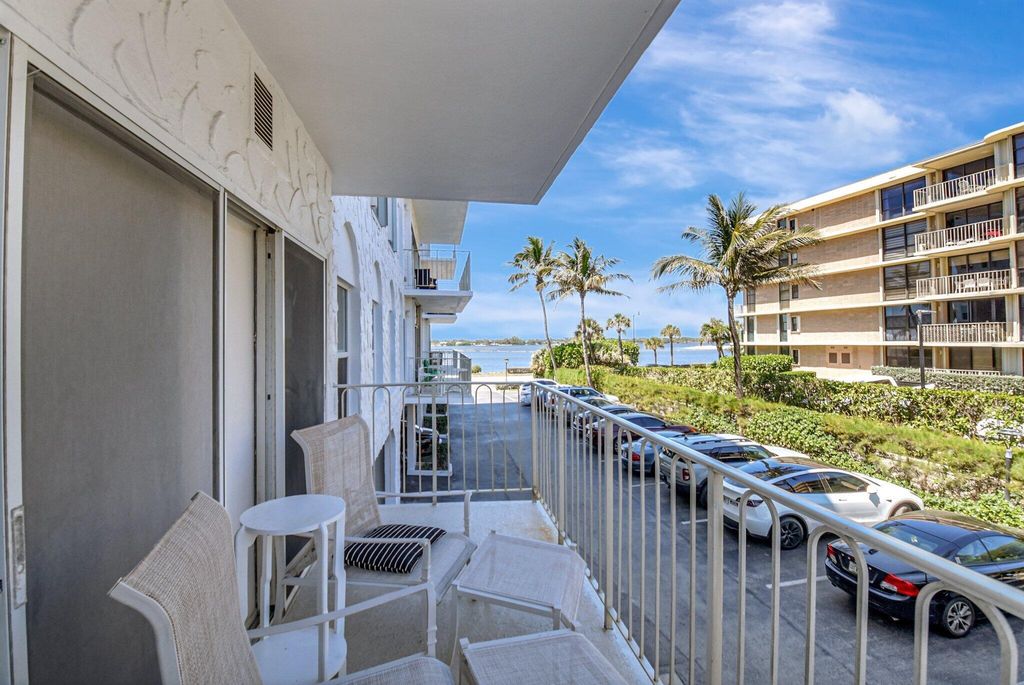 Image 31 of property listing at 3230 S Ocean Boulevard C105, Palm Beach, FL 33480
