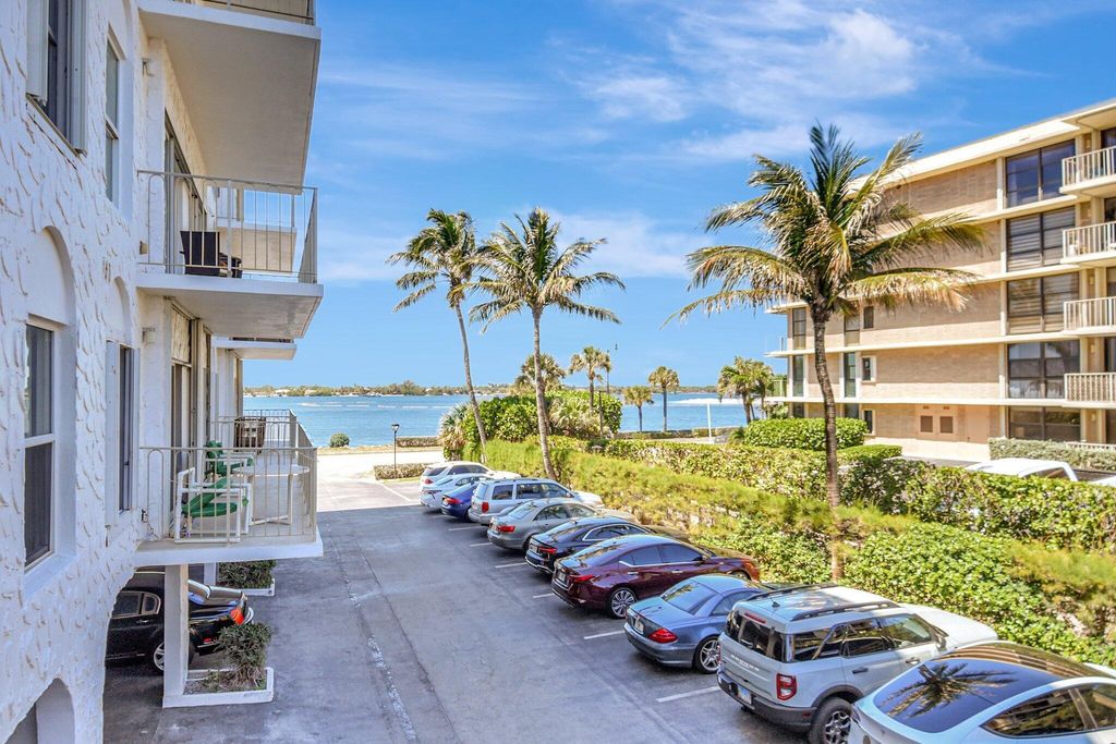 Image 32 of property listing at 3230 S Ocean Boulevard C105, Palm Beach, FL 33480