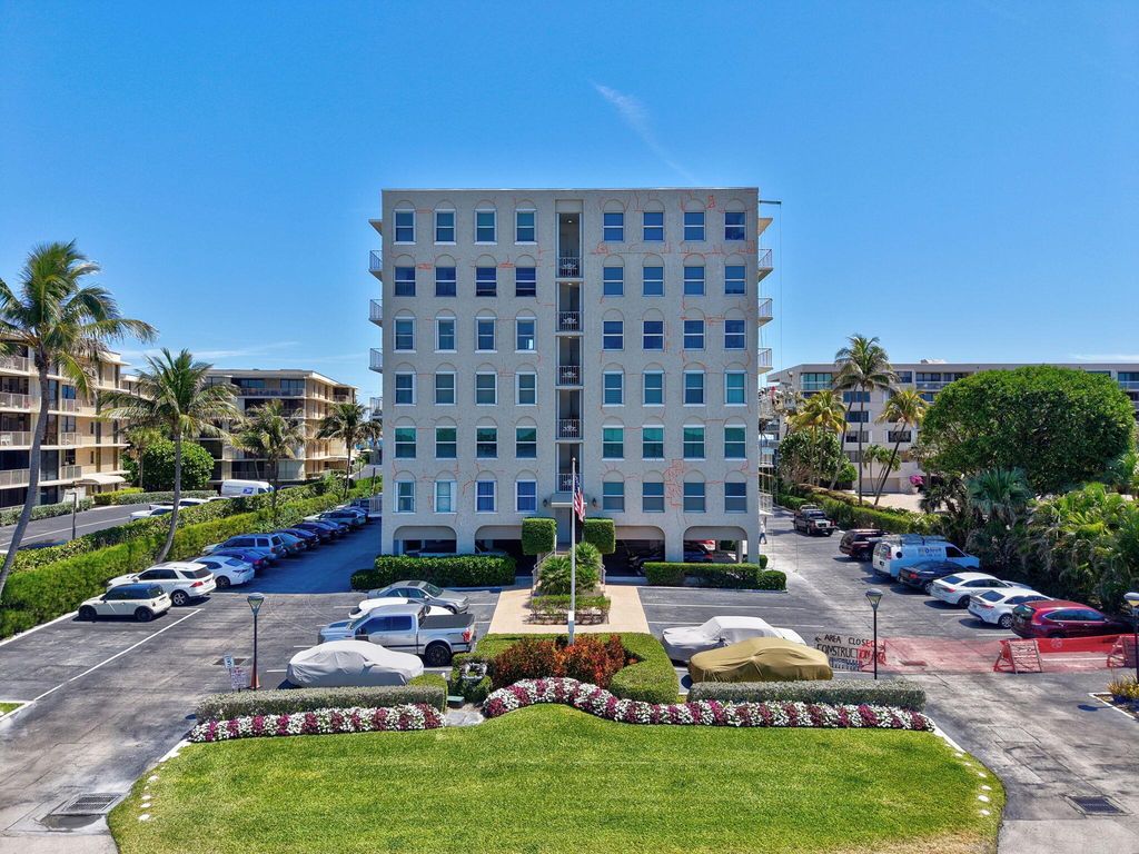 Image 36 of property listing at 3230 S Ocean Boulevard C105, Palm Beach, FL 33480