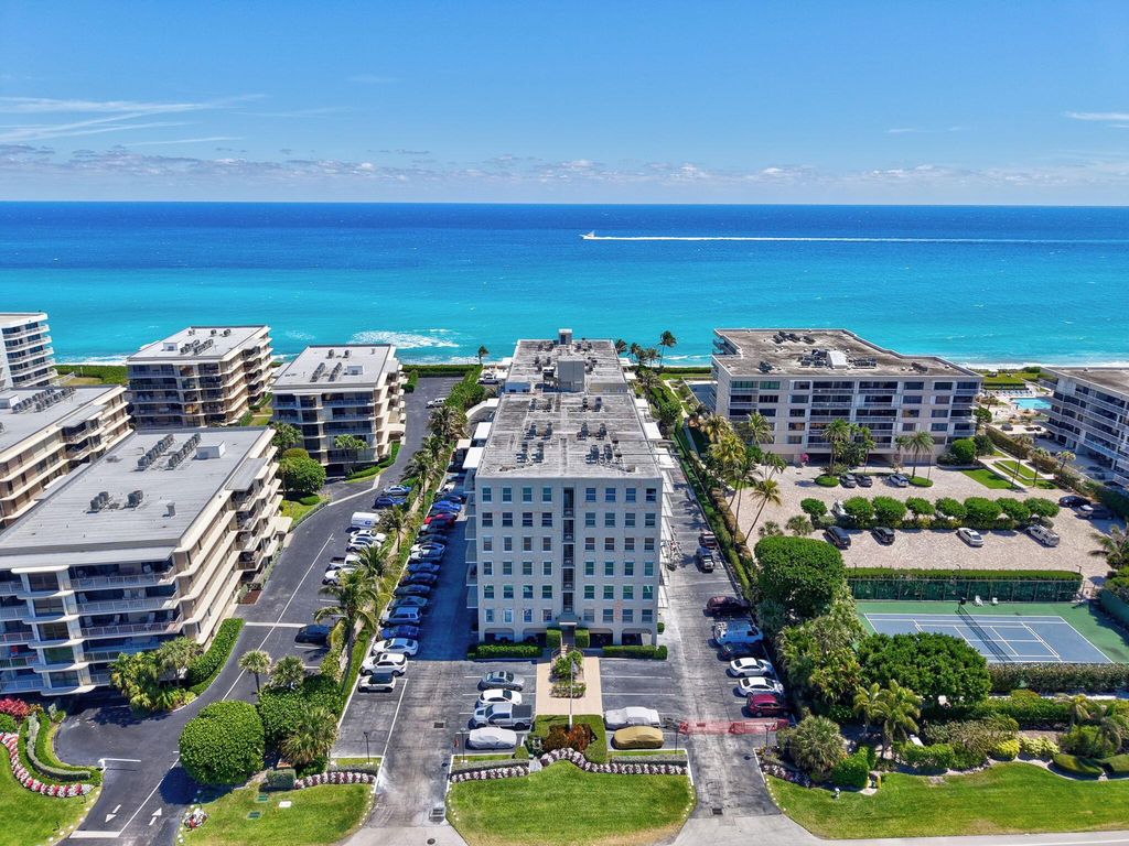 Image 37 of property listing at 3230 S Ocean Boulevard C105, Palm Beach, FL 33480