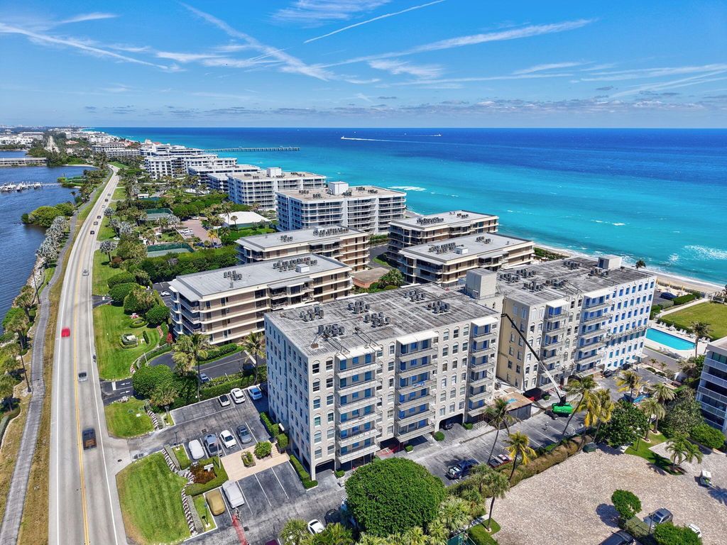 Image 4 of property listing at 3230 S Ocean Boulevard C105, Palm Beach, FL 33480