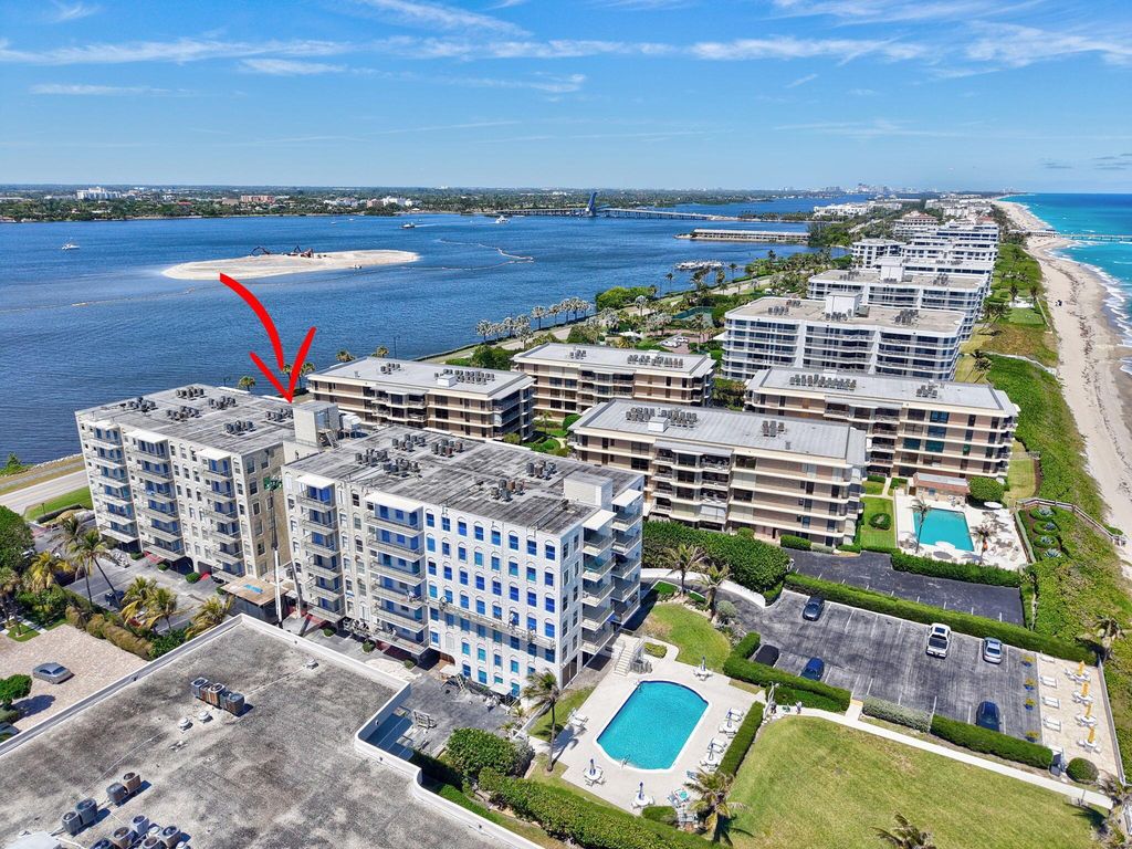 Image 40 of property listing at 3230 S Ocean Boulevard C105, Palm Beach, FL 33480