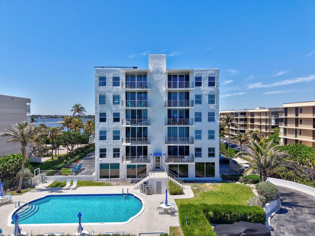 Image 42 of property listing at 3230 S Ocean Boulevard C105, Palm Beach, FL 33480