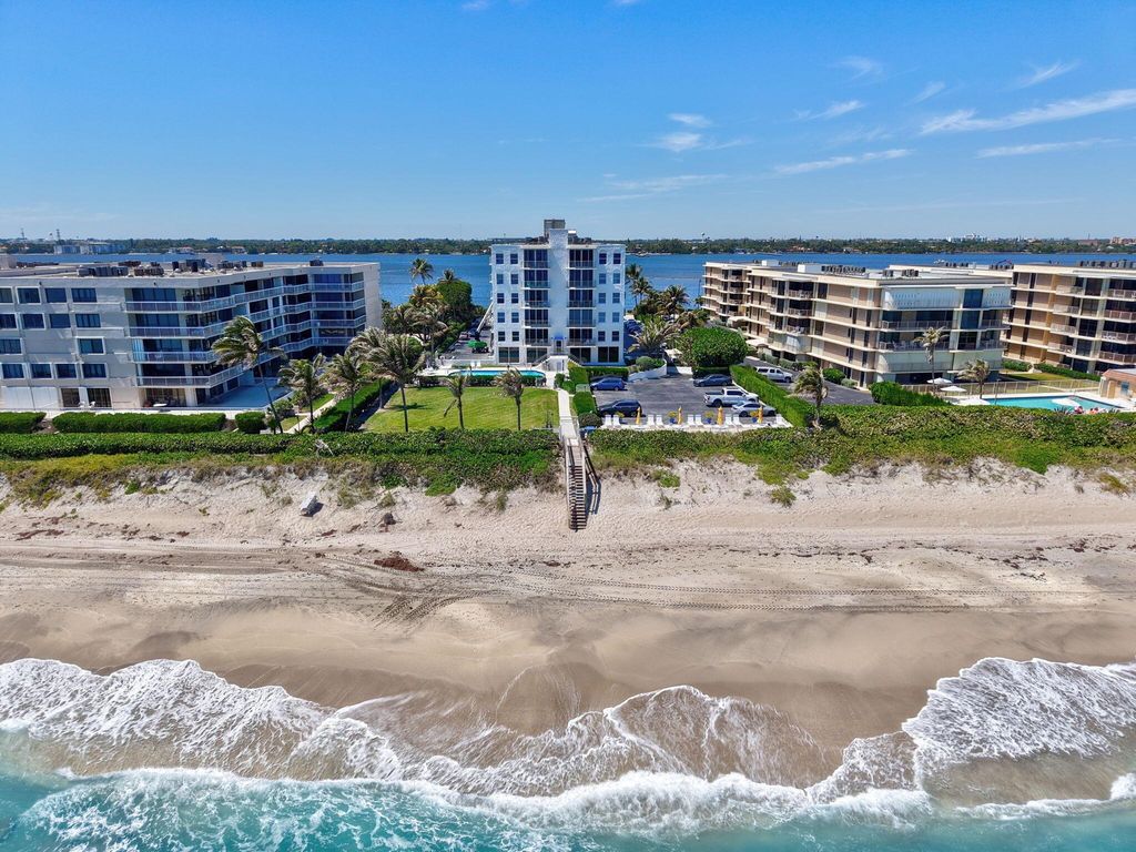 Image 43 of property listing at 3230 S Ocean Boulevard C105, Palm Beach, FL 33480