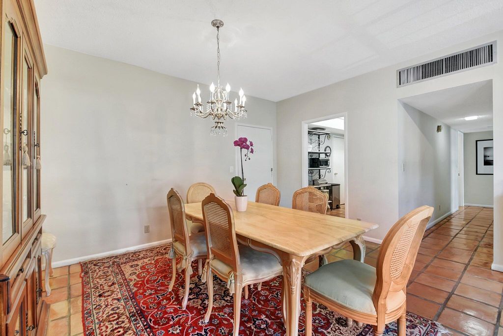 Image 45 of property listing at 3230 S Ocean Boulevard C105, Palm Beach, FL 33480