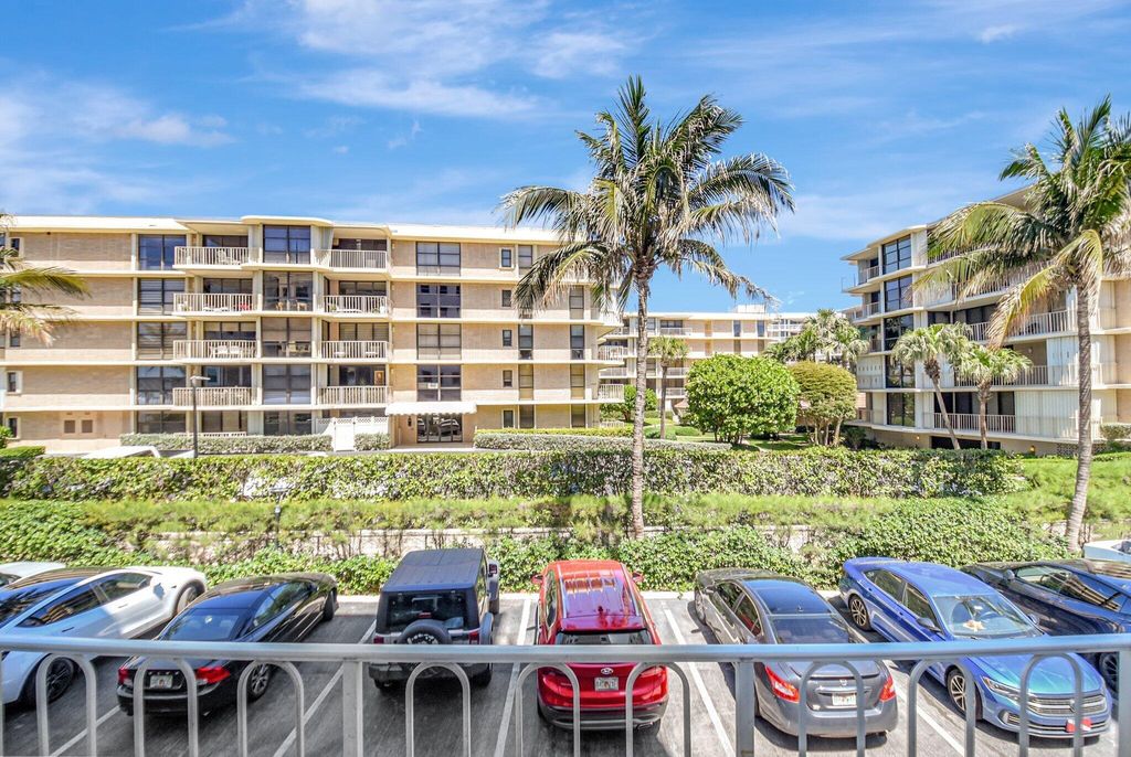 Image 48 of property listing at 3230 S Ocean Boulevard C105, Palm Beach, FL 33480