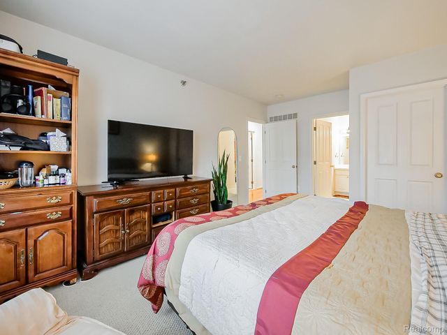 25556 Saint James, Southfield, MI 48075