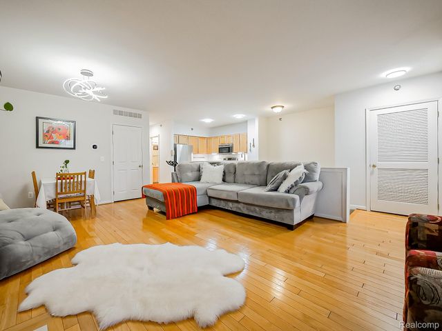 25556 Saint James, Southfield, MI 48075