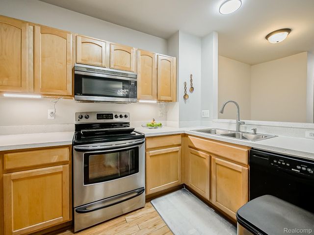 25556 Saint James, Southfield, MI 48075