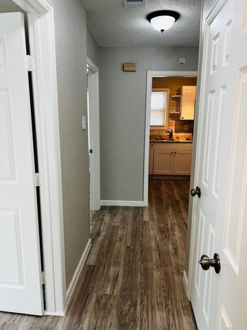 1026 SW 3rd Street, Grand Prairie, TX 75051