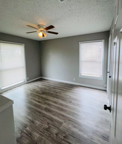 1026 SW 3rd Street, Grand Prairie, TX 75051