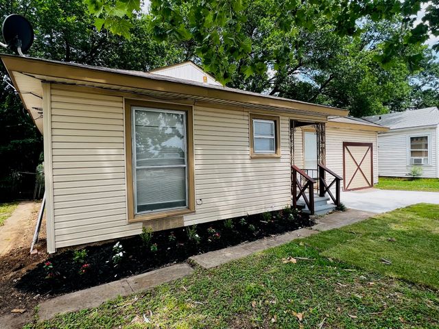 1026 SW 3rd Street, Grand Prairie, TX 75051