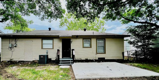 1026 SW 3rd Street, Grand Prairie, TX 75051
