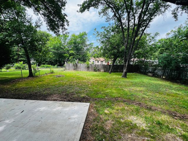 1026 SW 3rd Street, Grand Prairie, TX 75051