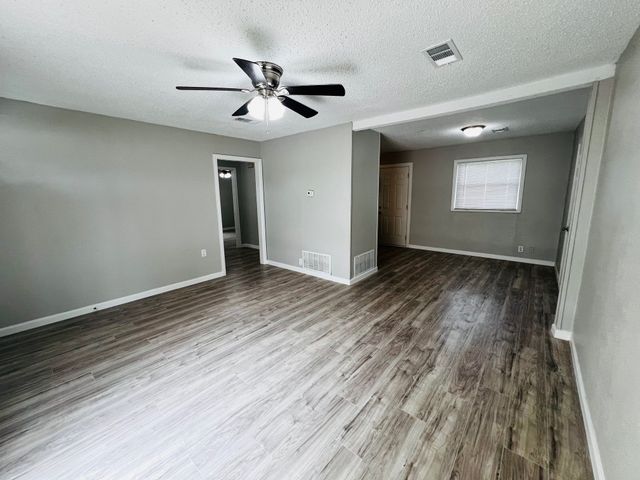 1026 SW 3rd Street, Grand Prairie, TX 75051