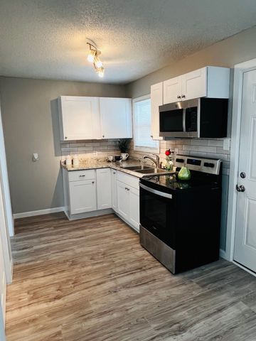 1026 SW 3rd Street, Grand Prairie, TX 75051
