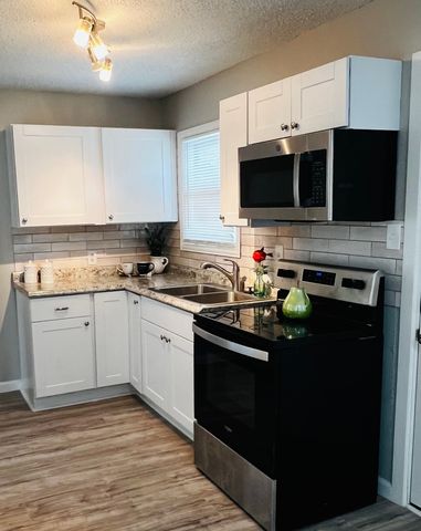 1026 SW 3rd Street, Grand Prairie, TX 75051