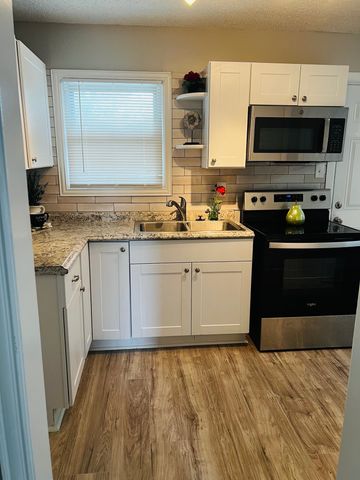 1026 SW 3rd Street, Grand Prairie, TX 75051