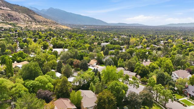 2830 E VALLEY VIEW AVE, Holladay, UT 84117